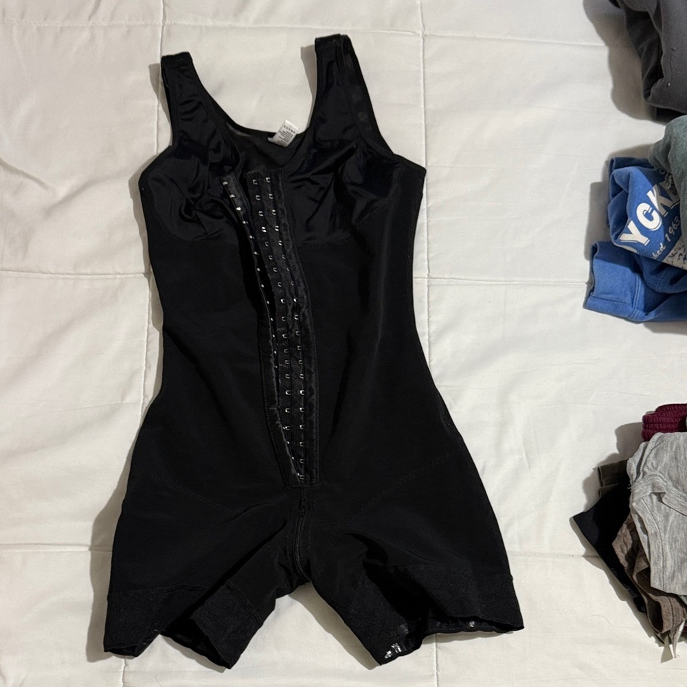 Black womens shaping one piece faja, zipper for easy access to the bathroom.